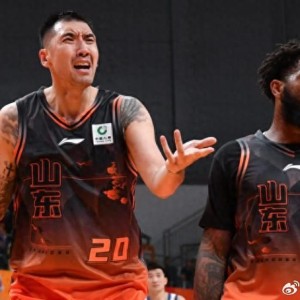 HuaTiHui-一场102:93，山东杀回第4！CBA排名大变脸，广东升3，北京掉第5|珀塞尔|斯蒂尔|山东队|克里斯-约翰逊|山东男篮_新浪体育_新浪新闻