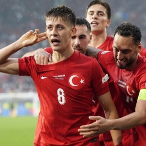 HuaTiHui-居莱尔：赛前安切洛蒂给我发消息，祝我好运